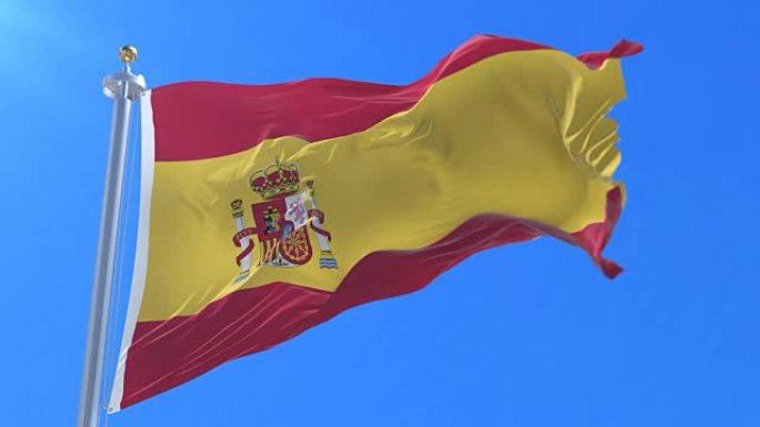西班牙国旗在缓慢的循环中挥舞着蓝天
