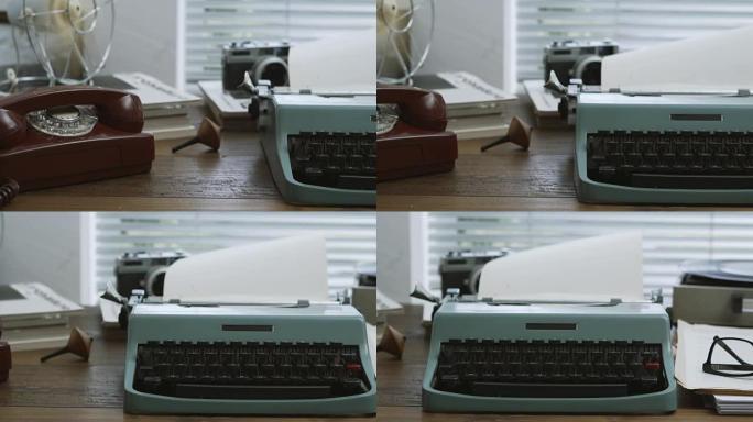 带打字机的复古写字桌