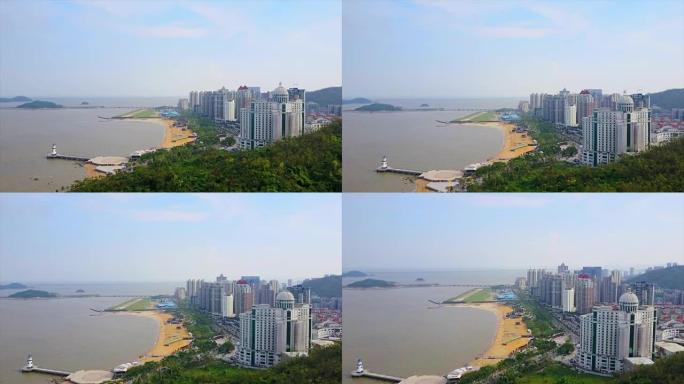 阳光明媚的日子珠海市著名的海滩湾灯塔空中全景4k中国