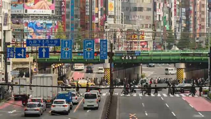 新宿十字延时，日本东京的旅游地点，市内有火车