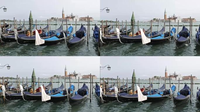 2017年9月7日，意大利威尼斯: 威尼斯吊船在意大利威尼斯的运河上停靠时被蓝色布覆盖，鼻子停泊的吊