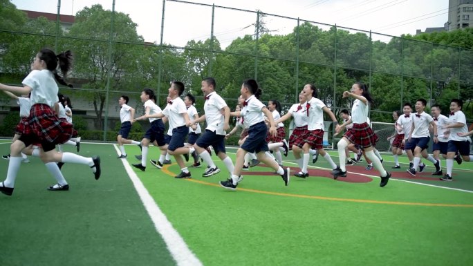 孩子奔跑 学生毕业季