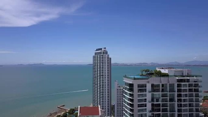 鸟瞰图全景海景。摩天大楼屋顶上的游泳池。海洋海滩上的公寓。