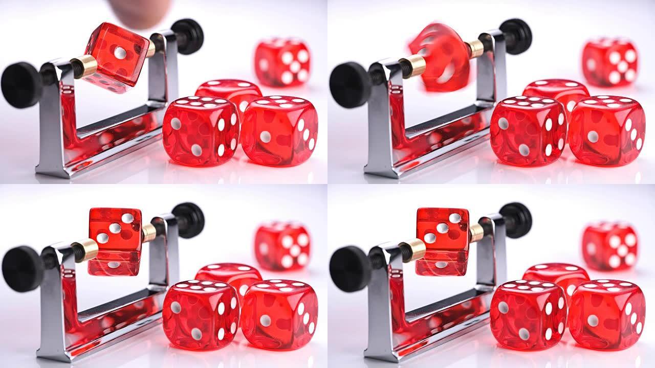 在特殊设备平衡器上旋转红色骰子以检查正确的形状，从而使游戏公平