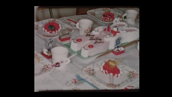 3岁生日蛋糕和餐桌套装派对1955