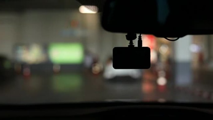 录像机，车辆在停车场行驶
