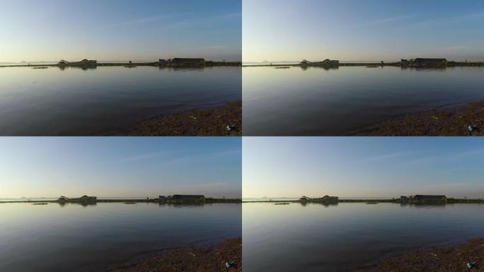 缅甸曼德勒阿马拉普拉附近的陶恩塔曼湖木脚桥附近的湖上日出