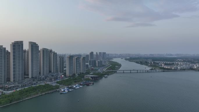 航拍襄阳汉江凤雏大桥黄昏日落夕阳城市风光