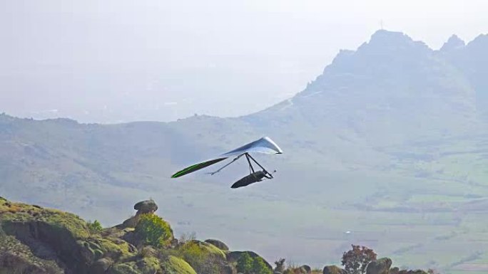 滑翔伞极限运动比赛中滑翔机起飞