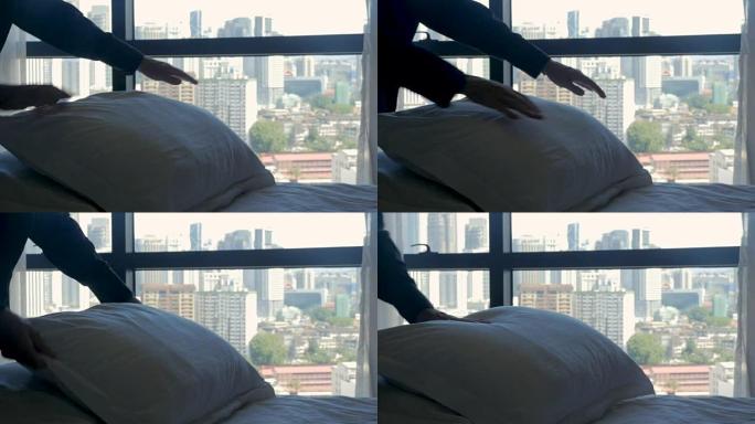 人们为俯瞰城市的新制作的床平滑枕头