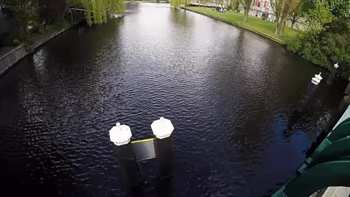 荷兰城市的运河