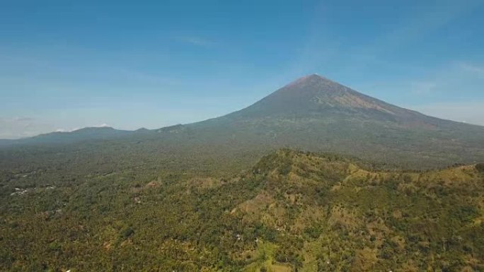 山林景观。巴厘岛