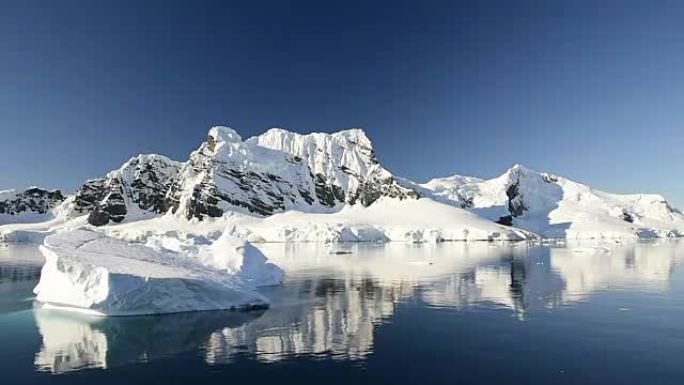 南极洲的山景