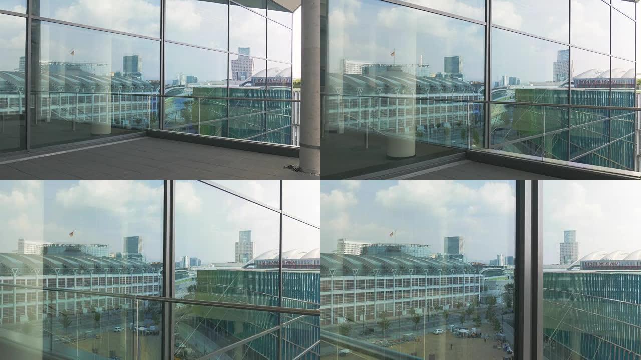 从玻璃塔的倒影拍摄法兰克福建筑