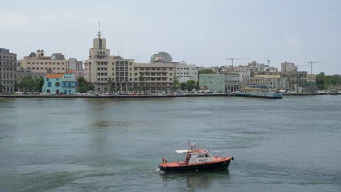 哈瓦那港湾的飞行员船拍摄