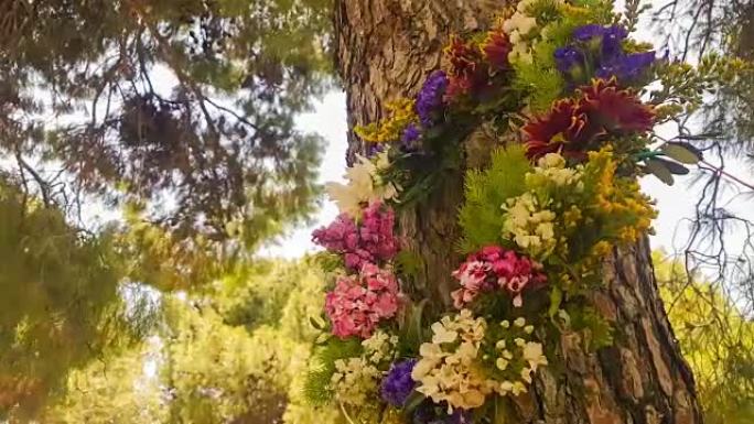 希腊5月1日劳动节，树上挂着花圈。