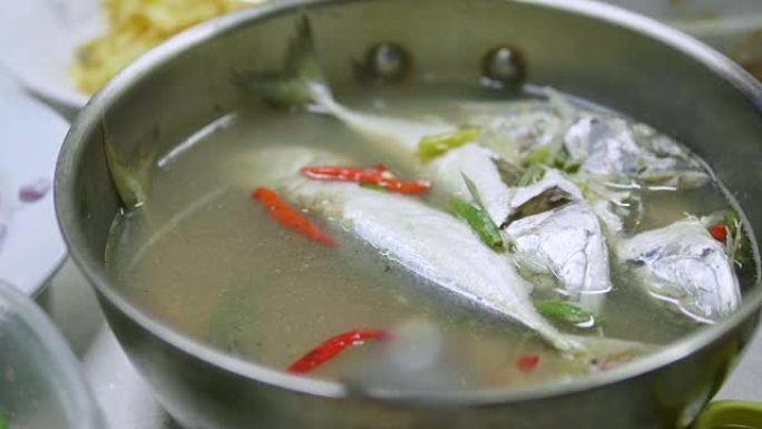 辣酸汤鲭鱼，泰国菜。