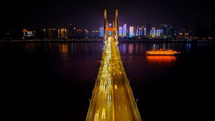 武汉长江大桥夜景车流