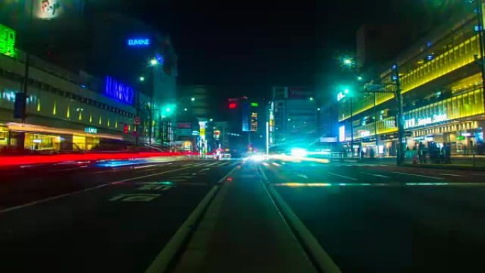 夜移4k在新宿南侧低角度广角右摇摄