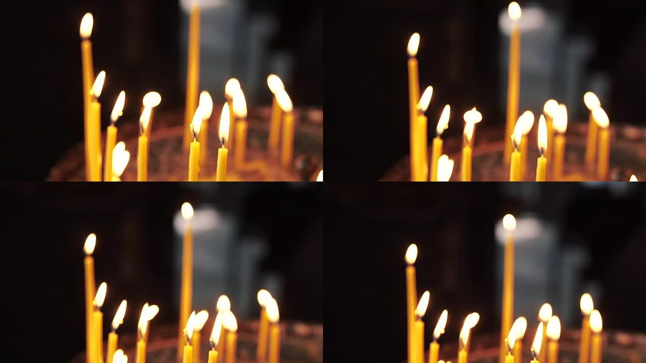 教堂中的许多蜡烛