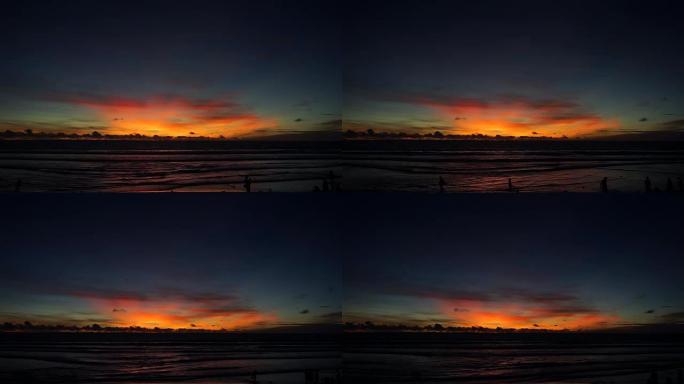 延时: 巴厘岛海滩上五颜六色的日落