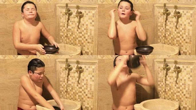 正在洗澡的小男孩