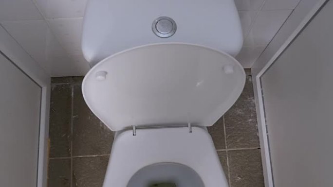 公共白色厕所的俯视图