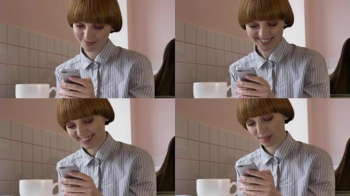 年轻漂亮的红发女孩坐在咖啡馆里，用智能手机发短信，微笑，大笑。60 fps