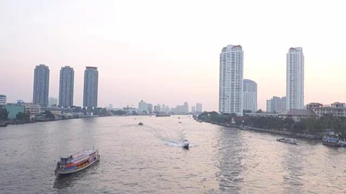 曼谷1月2日: 湄南河，湄南河是泰国的一条主要河流，其低矮的冲积平原形成了该国的中心。2015年1月