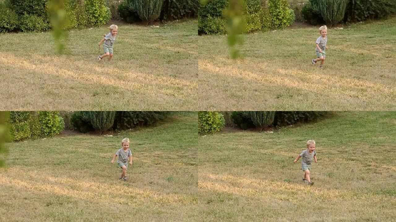夏天，一个小男孩在公园里跑步和玩耍。