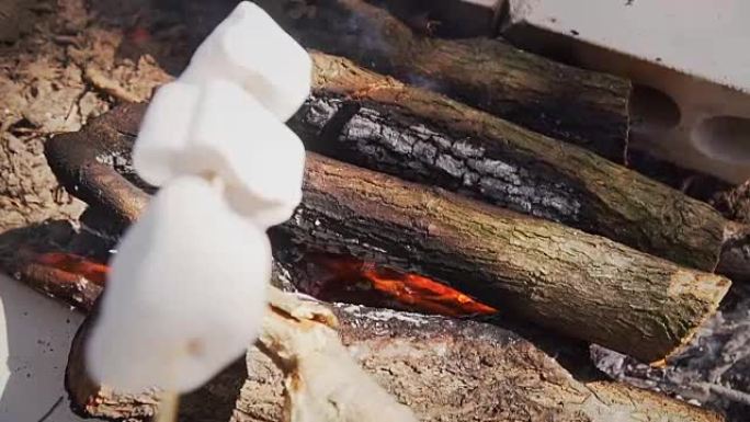 棉花糖在慢动作中着火