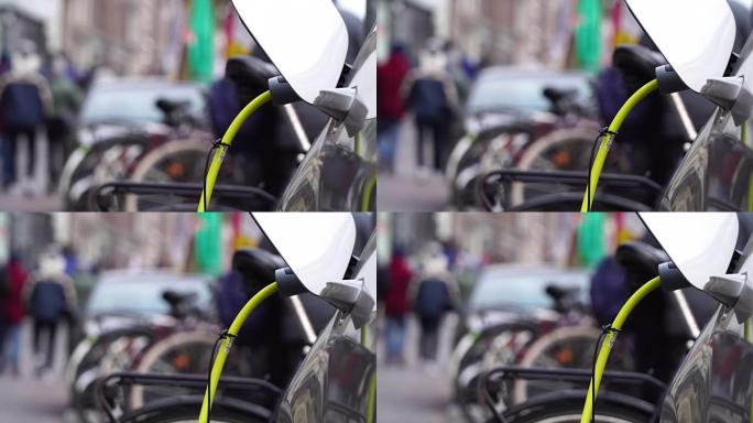 背景上的电动汽车充电阿姆斯特丹的一辆自行车