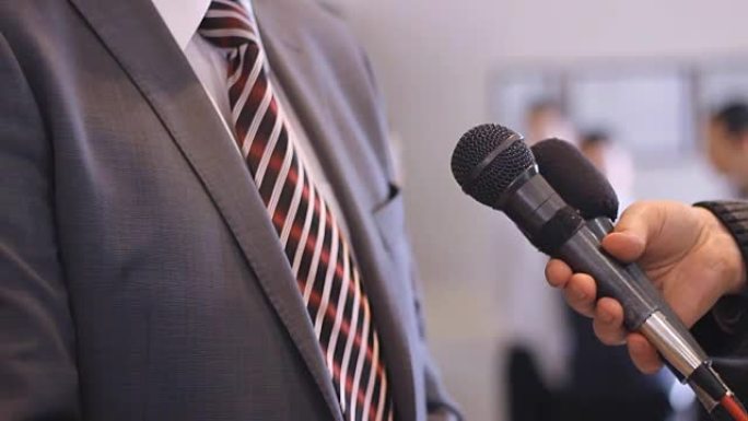 采访商人，新闻媒体