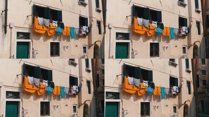 在意大利威尼斯洗完衣服后在街上悬挂衣服