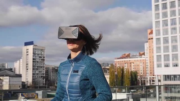 运动健身女性在城市跑步，戴着虚拟现实高科技耳机