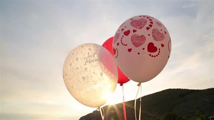 天空中的爱情气球