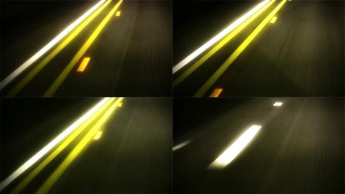 夜间高速公路上的路标
