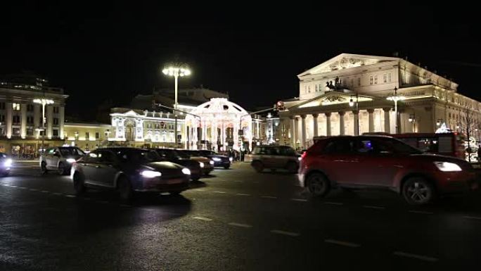 俄罗斯莫斯科晚上在莫斯科大剧院 (大型，大型或大剧院，也拼写为Bolshoy) 附近的圣诞节 (新年