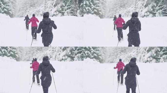 三位年轻女士徒步穿越雪道