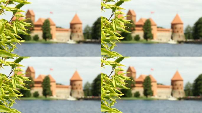 老红石城堡。在美丽的湖畔。人群，游客