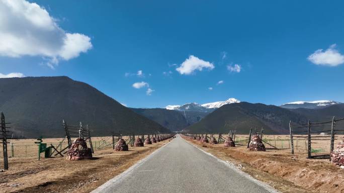 香格里拉 蓝月山谷 石卡神山