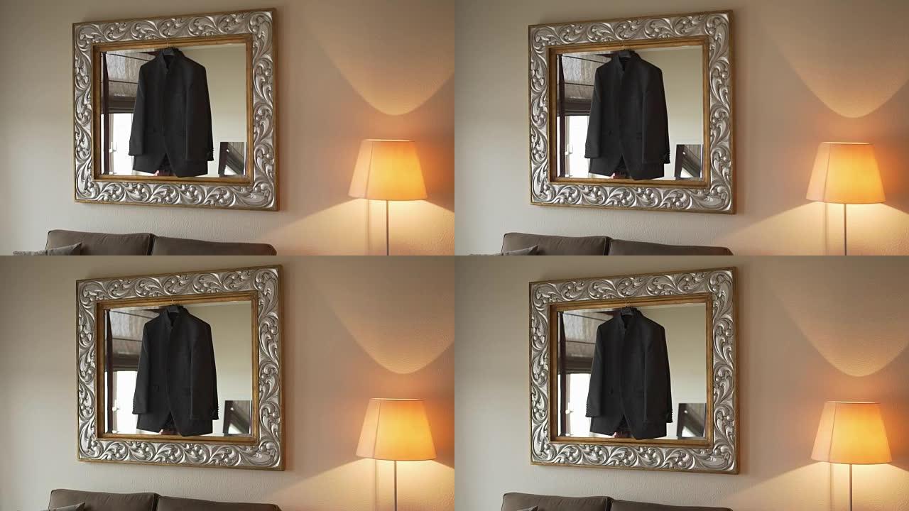 男士夹克重量在镜子里