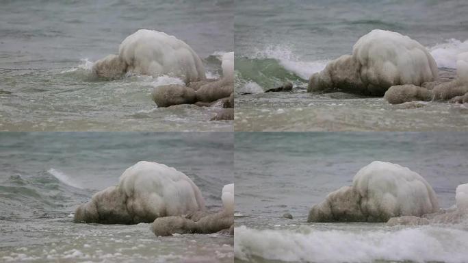 石头被冰覆盖被波浪冲刷