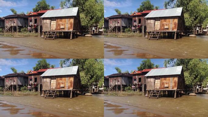街道村庄的高跷房屋下的洪水