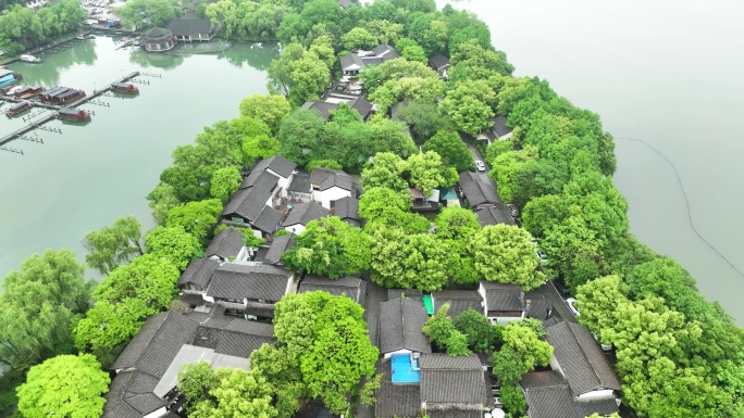 航拍雨后茅家埠黛色参天