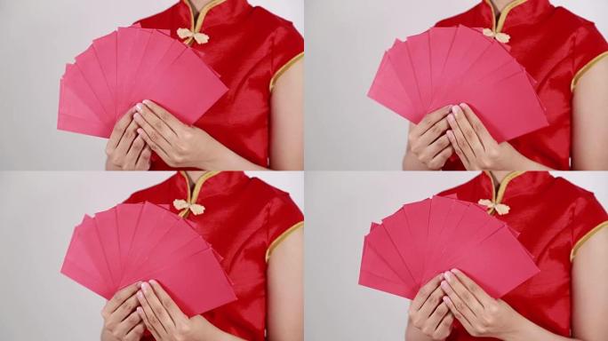 春节快乐的概念手握红包