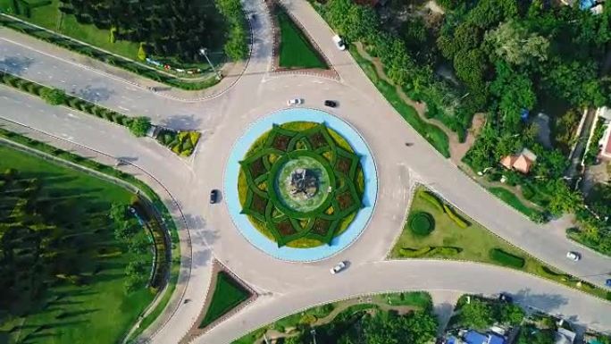 泰国清迈皇家公园拉贾普鲁克花园 (国际园艺博览会皇家植物群拉查普鲁克) 美丽的环岛路绿色花园鸟瞰图。