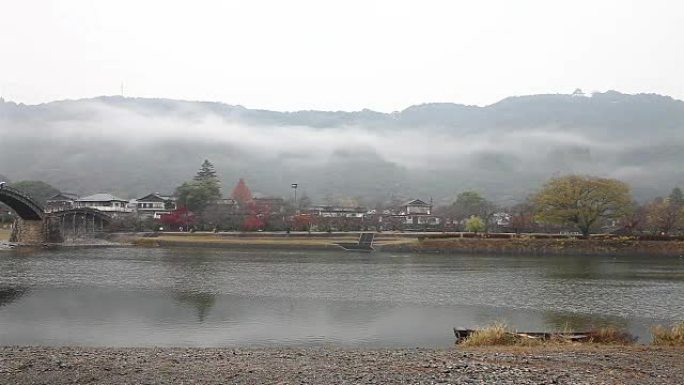 日本岩国最著名的地标金泰桥 (金泰京) 周围的景色。