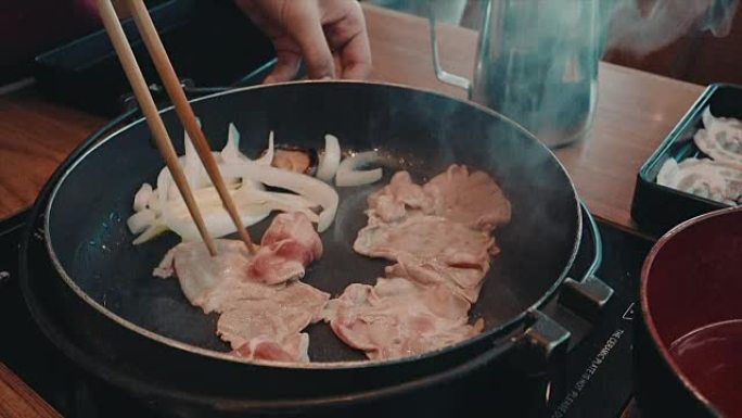 用寿喜烧汤煮猪肉，日本料理，超慢动作