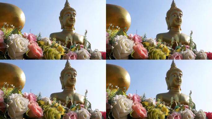 泰国寺一个大金佛背景上的花。芭堤雅